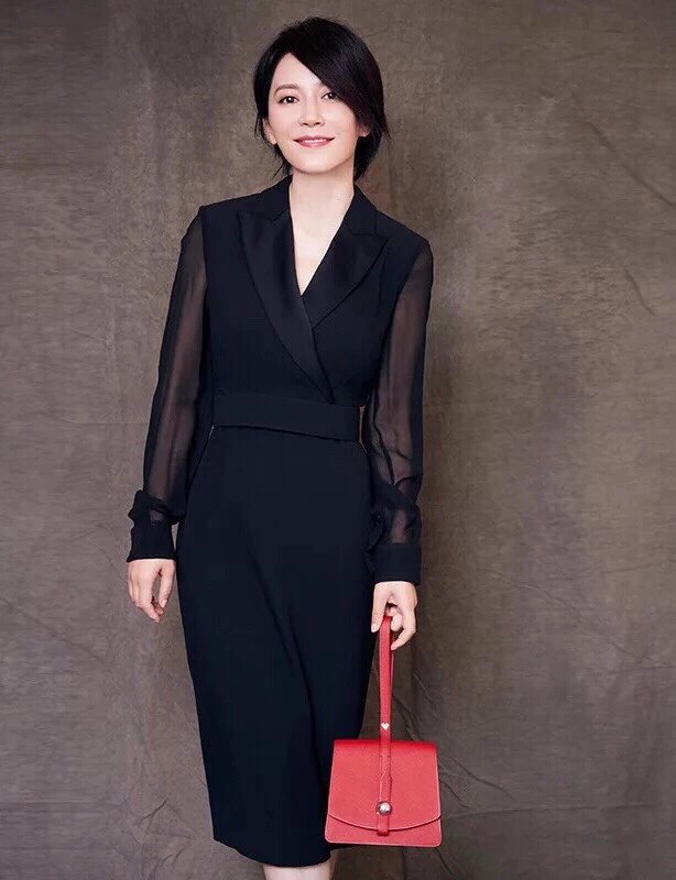 Dior 专柜新款连衣裙，冻龄女神俞飞鸿同款，进口棉纤混纺面料柔软细腻 穿在身上轻盈透气 亲肤