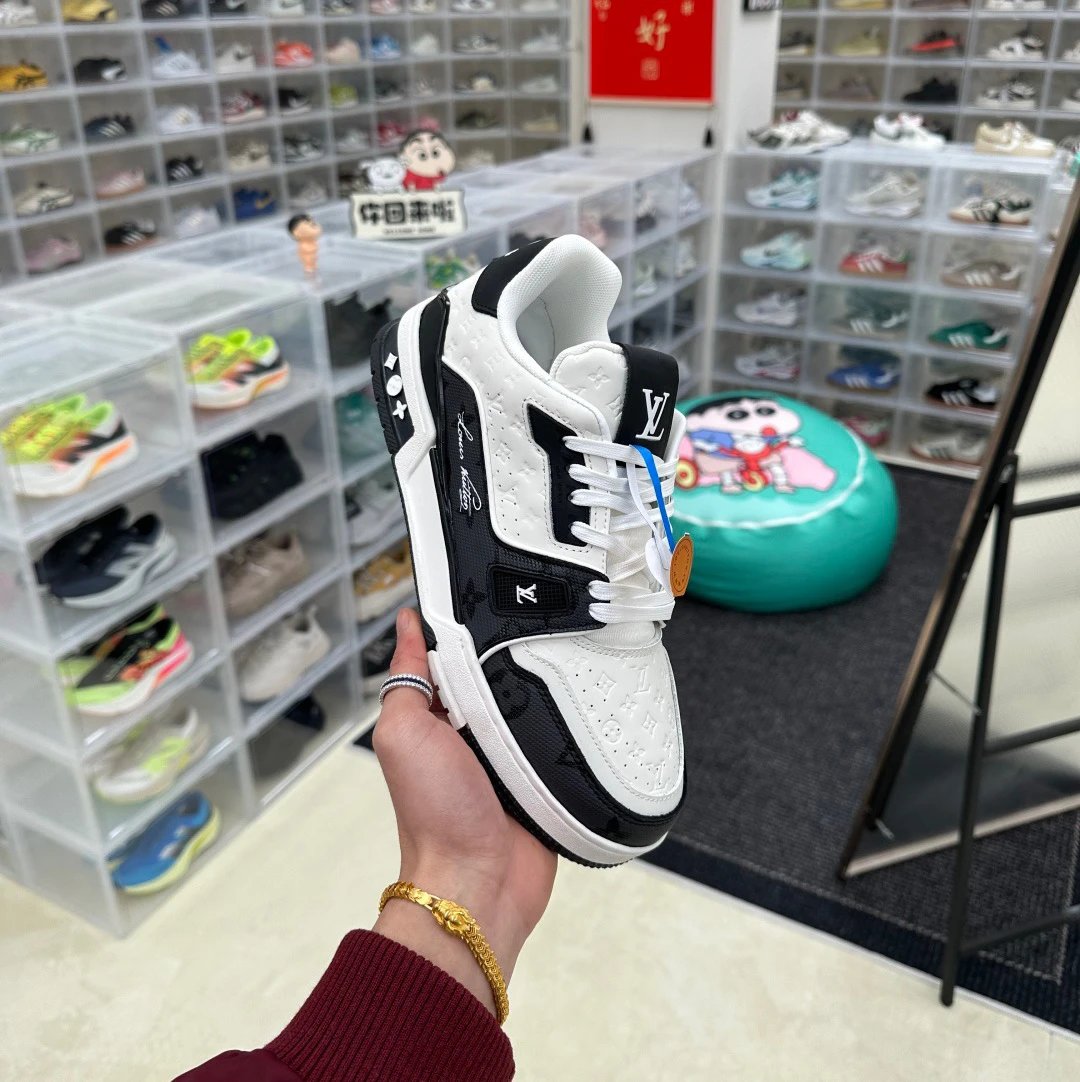 Classic sneakers, available in 18 colors for couples! great shoes communicate unique values and brand personalityWhere happiness meets comfort, quality is guaranteed, and your strides become strongerFrom the ground up, see the height. stay ahead of the curve, and enjoy the rideGet the same style as si cong, spend the least amount of money, and wear the coolest shoes