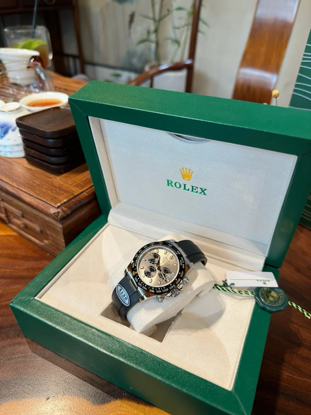 Rolex Watches Daytona chronograph with tachymeter bezel and rubber strap product detail image 41