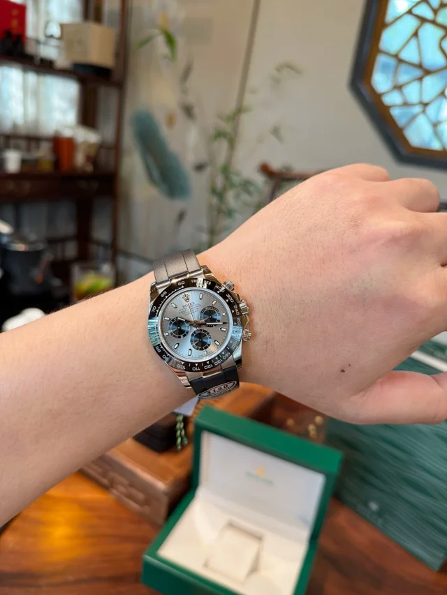 Rolex Watches Daytona chronograph with tachymeter bezel and rubber strap product detail image 39
