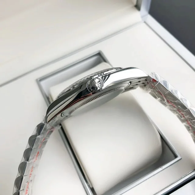 Rolex Watches Oyster Perpetual Datejust-style watch with fluted bezel, date magnifier, and jubilee bracelet product detail image 44