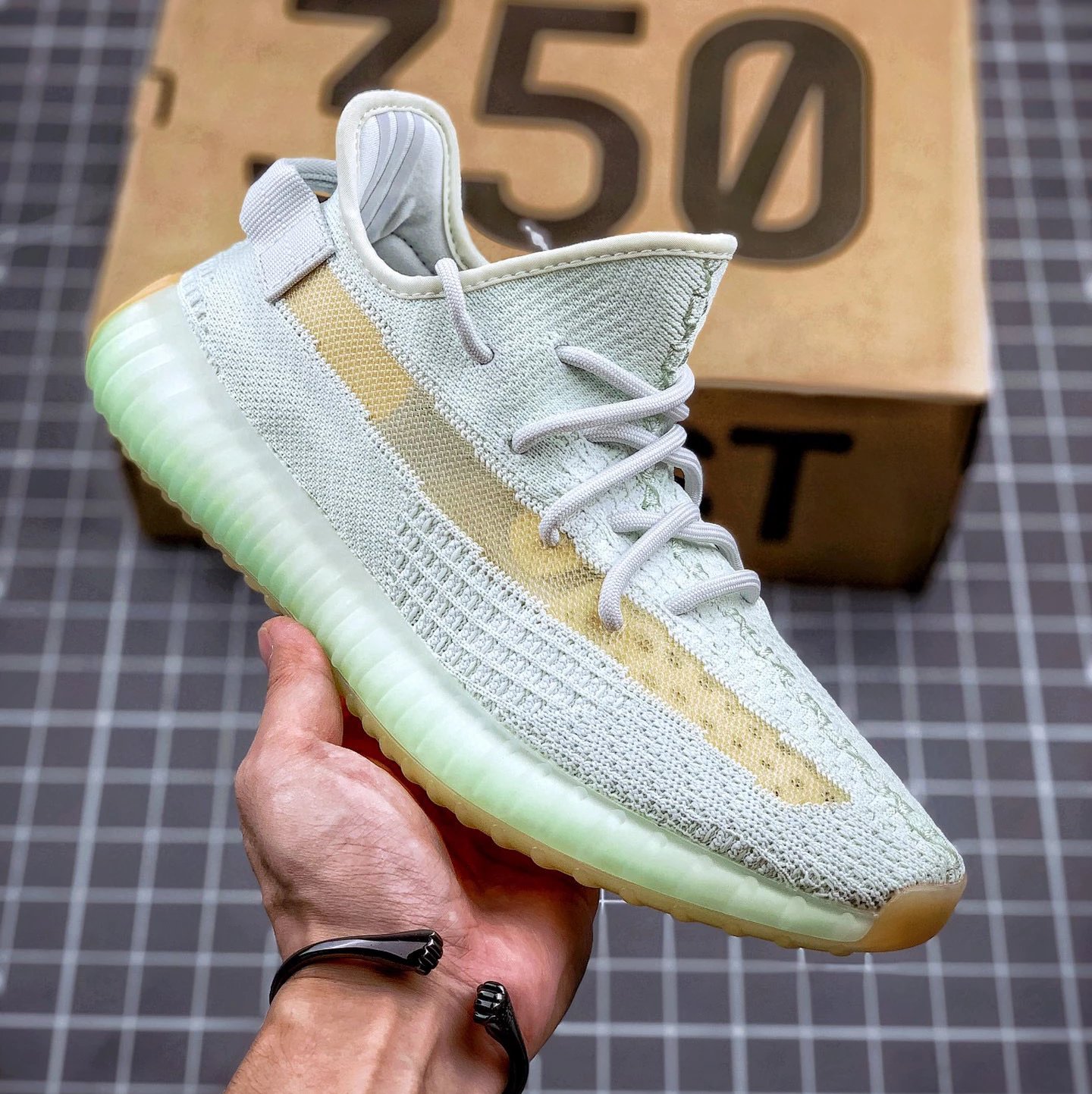 350 Asia Exclusive