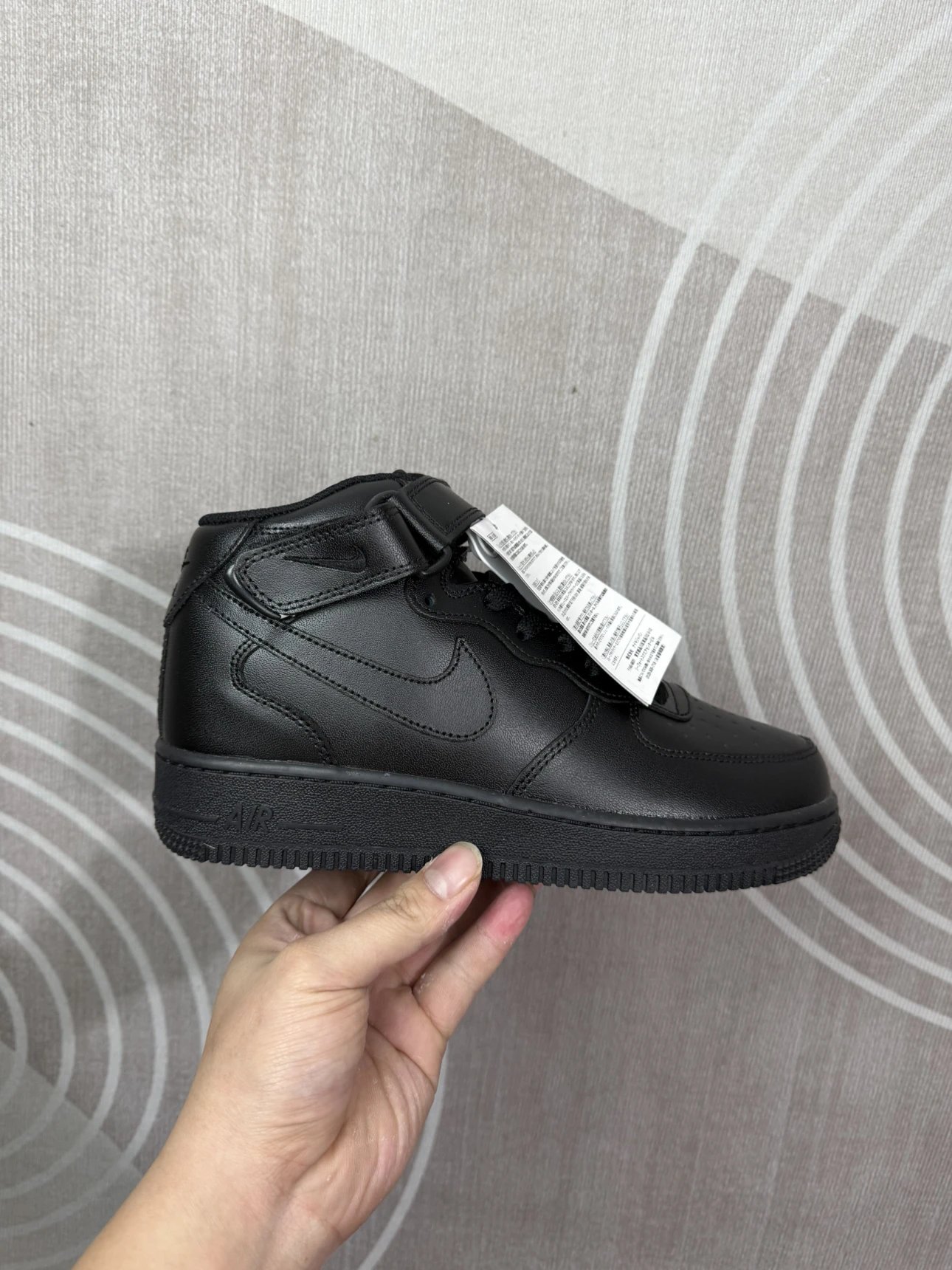 Stable Supply / Advantageous Source: Air Force 1 Mid Casual Sneakers - Soft, Responsive Cushioning and Excellent Midsole Design, a Blend of Retro and Modern Styling that Has Made the Force 1 a Global Favorite for Over 30 Years