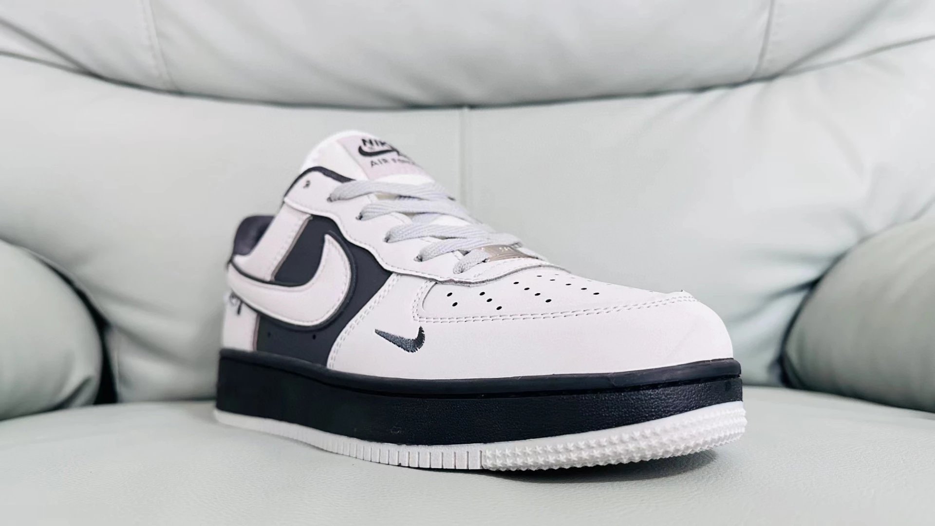 Nike Air Force 1 Low photo 6