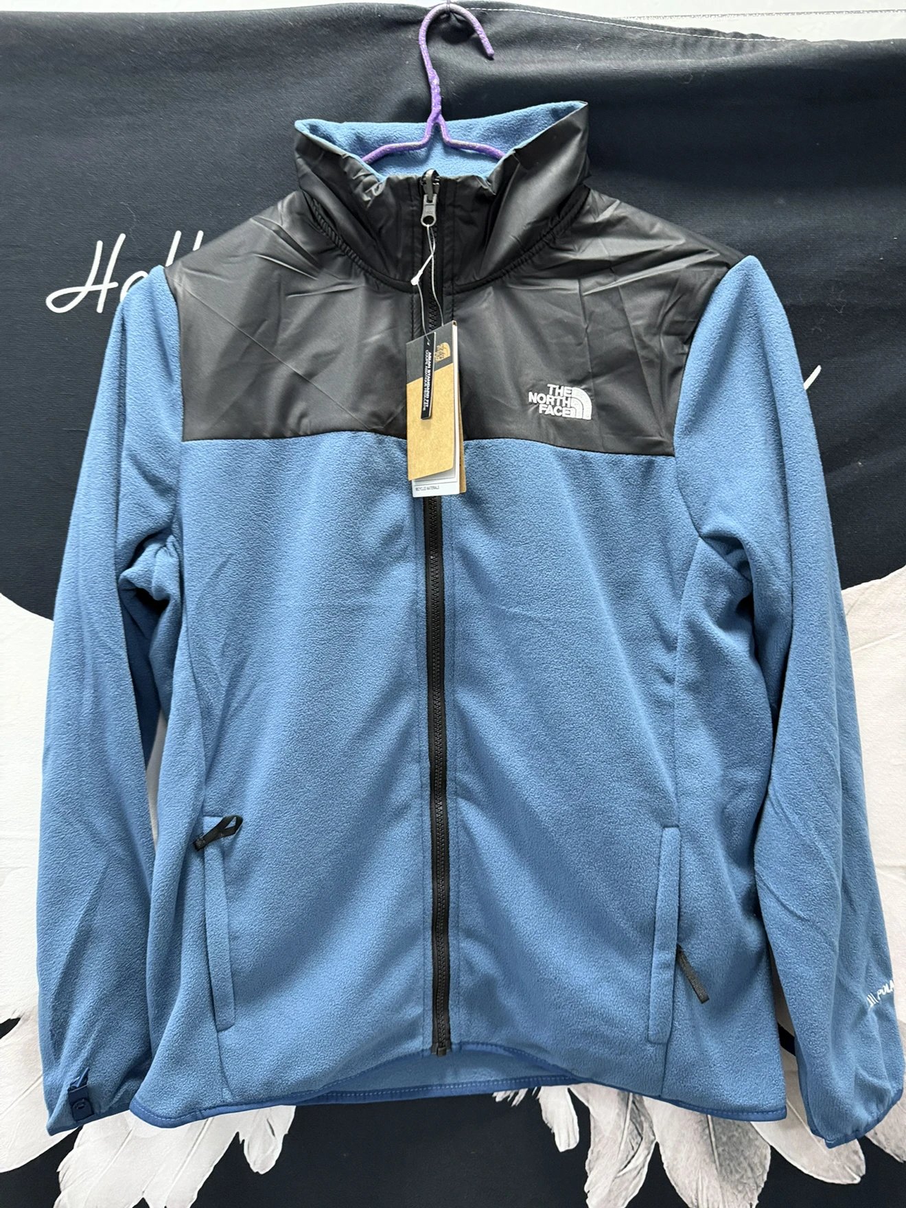 North inner lining, hand brushed fleece, can be worn alone or worn as an inner layer. 1990 submachine jacket inner layer, 1996 North down jacket inner layer, black and blue