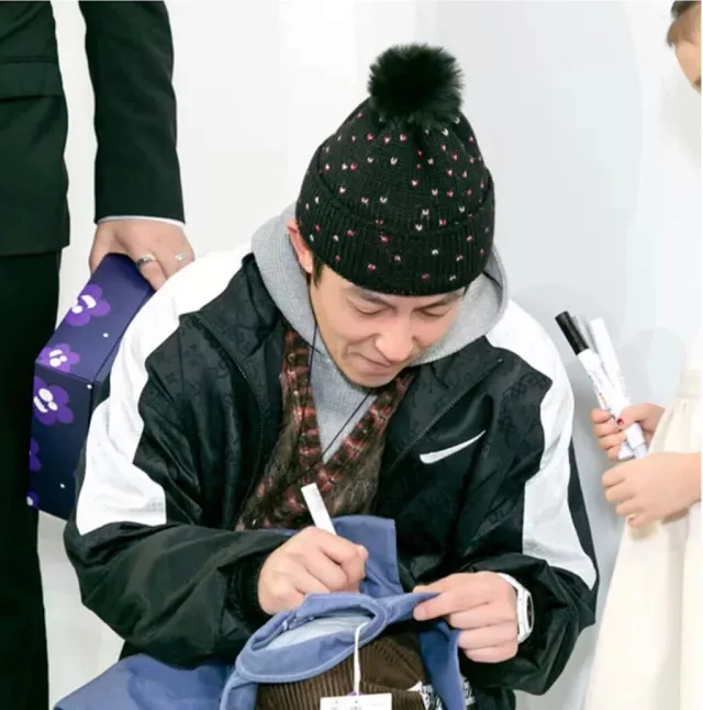 Nike Jackets Geometric-pattern zip track jacket with contrast shoulder panels product detail image 27