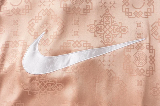 Nike Jackets Geometric-pattern zip track jacket with contrast shoulder panels product detail image 9