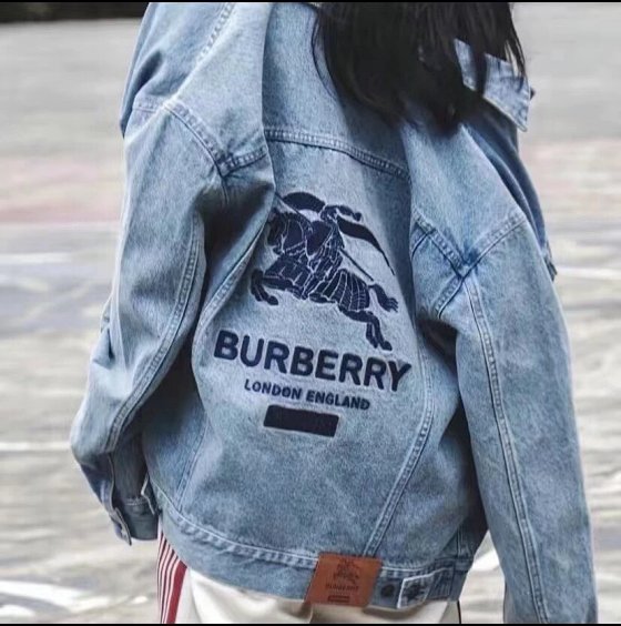 BBR x SUP Collaboration 2022 Summer New Battle Letter Embroidered Light Blue Denim Jacket (Correct Version) BBR BURBERRY x SUP Limited Edition Denim Jacket Unisex Couple's Wear BUR22FW War Horse Embroidered Logo Denim Jacket Men's & Women's Unisex