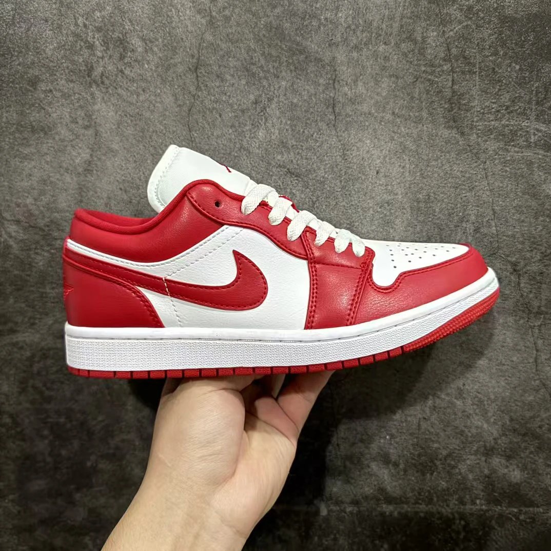 Air Jordan AJ1 Low  553558611
原鞋开发 原楦原纸板开发 全鞋电脑针车 原厂内置全掌气垫 原盒内在原标 唯一Zp原版鞋带绑法 免检产品 全新2022版型 全头层皮料 完美 1
