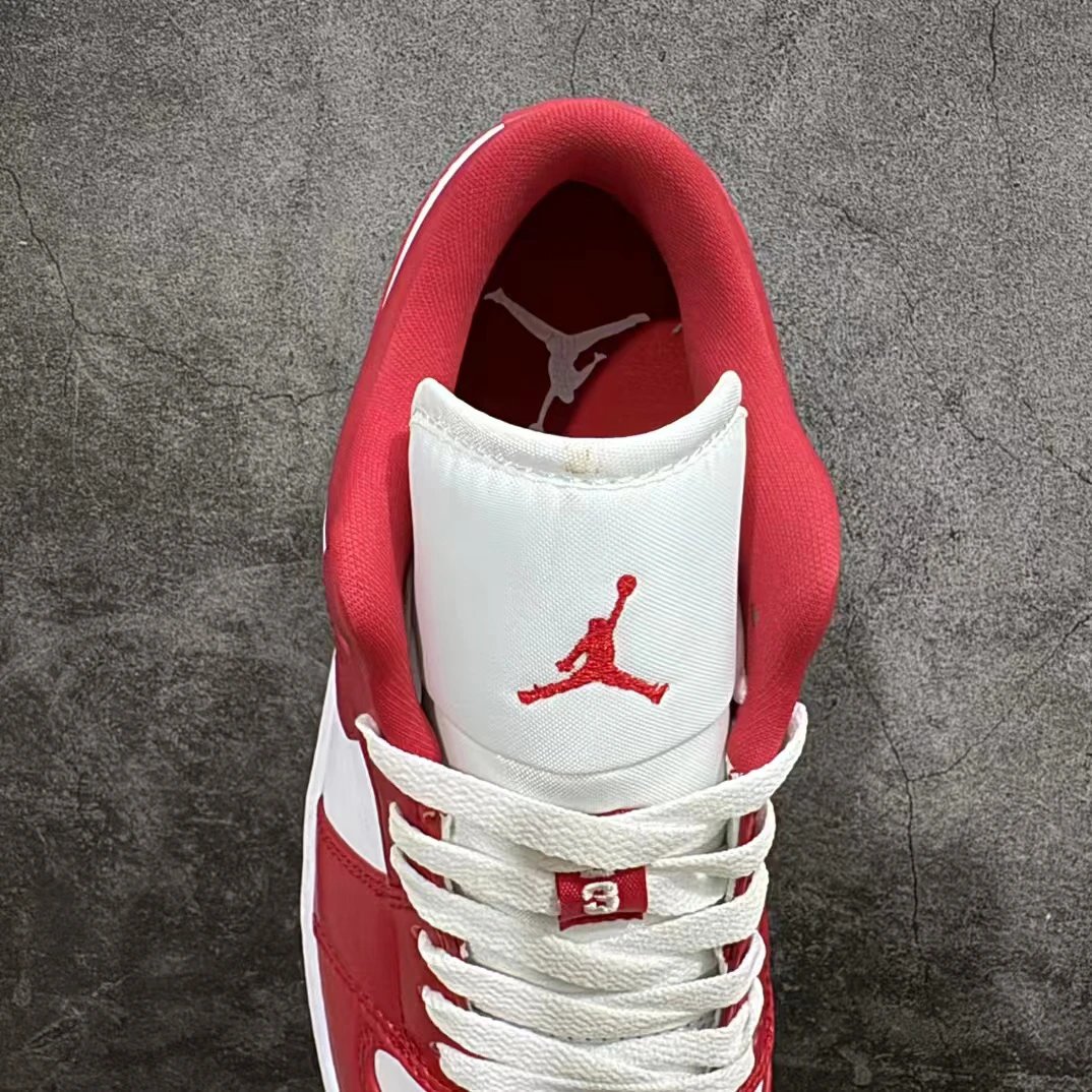 Air Jordan AJ1 Low  553558611
原鞋开发 原楦原纸板开发 全鞋电脑针车 原厂内置全掌气垫 原盒内在原标 唯一Zp原版鞋带绑法 免检产品 全新2022版型 全头层皮料 完美 8