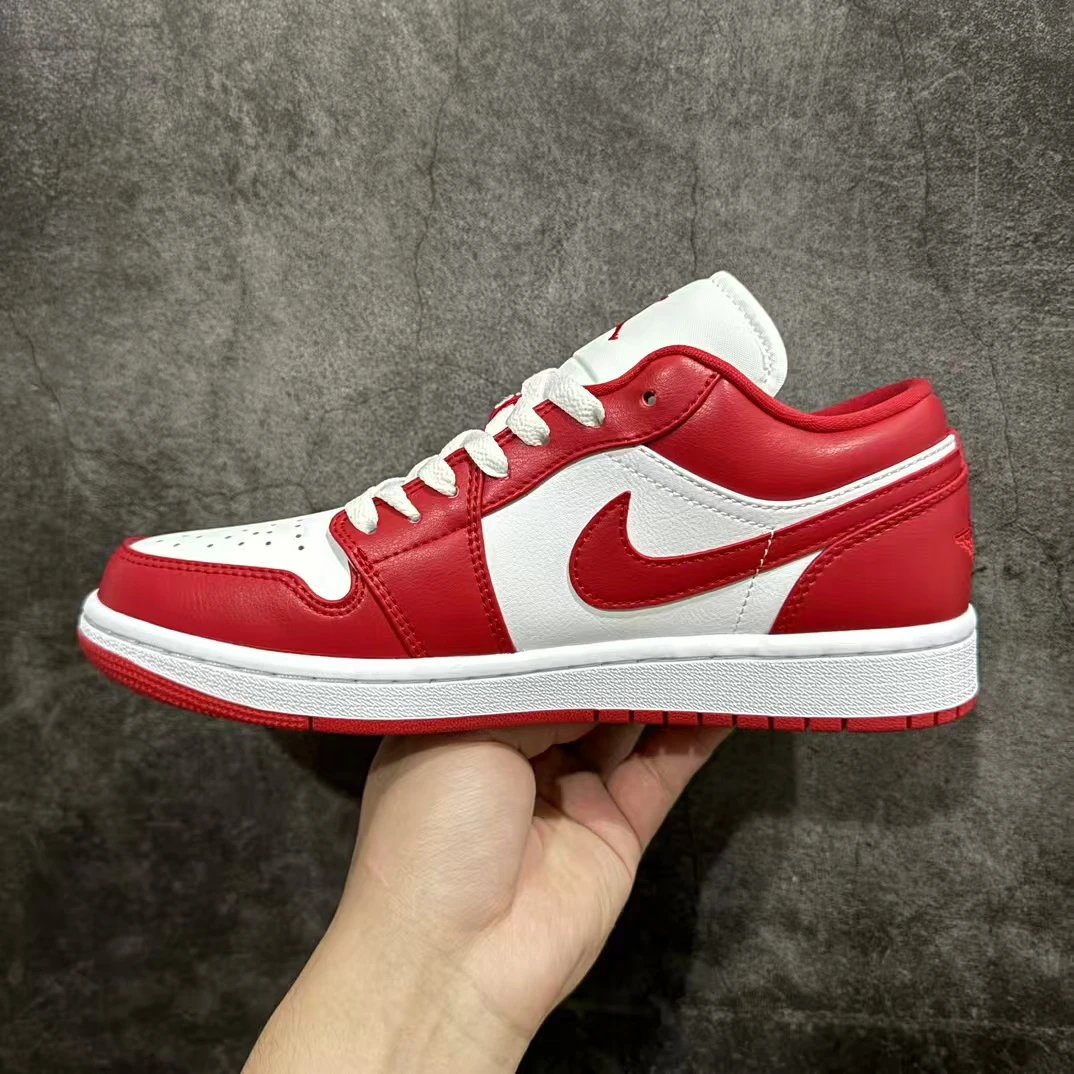 Air Jordan AJ1 Low  553558611
原鞋开发 原楦原纸板开发 全鞋电脑针车 原厂内置全掌气垫 原盒内在原标 唯一Zp原版鞋带绑法 免检产品 全新2022版型 全头层皮料 完美 2