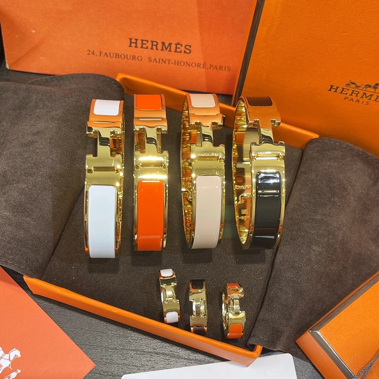H classic wide bracelet titanium steel color-preserving gold material special price free shipping