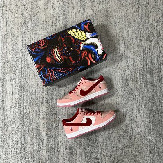 G22 welfare volume Dunk SB Pro QS Valentine's Day low top sneakers