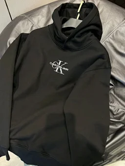 thumbnail for 包邮印花款 小标字母连帽卫衣 建议拍大一码