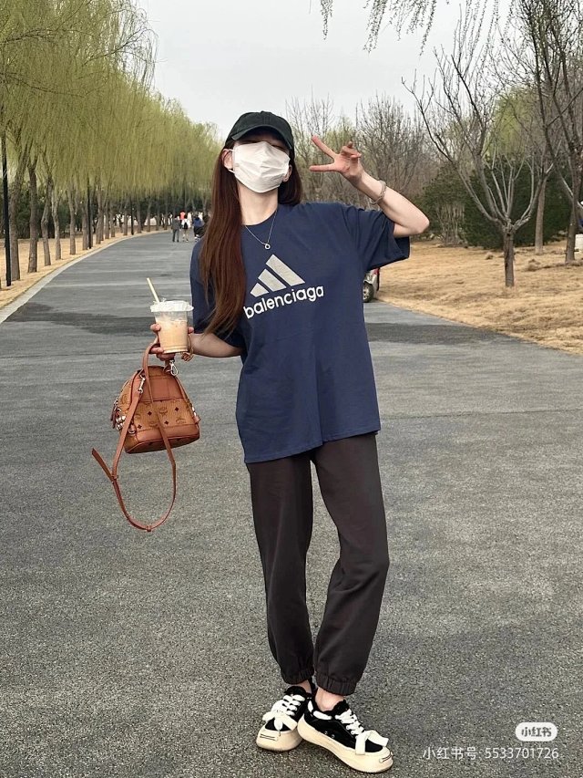 Balenciaga T-Shirts: seller detail photo 3