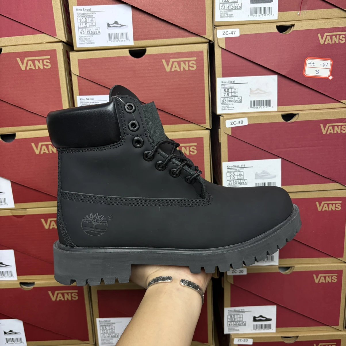 Advantages of supply, cost-effectiveness, running volume, painted shoe uppers, big yellow boots, big black boots, Tianbailan boots, unbreakable thick soled high top outdoor shoes, Martin boots, outdoor shoes, hiking shoes, off-road shoes, board shoes, casual shoes, sports shoes, desert boots, American retro trend, four seasons, autumn and winter styles, black warriors