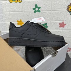 New G version stable supply, classic black air force top layer leather, different from other fake leather, trimmed edges, coated with white steel seal, large sole, high-definition cleanliness, NK Air Force 1'07 Low Air Force No.1 pure black air force low top board shoes, classic small black shoes, black warrior black air force