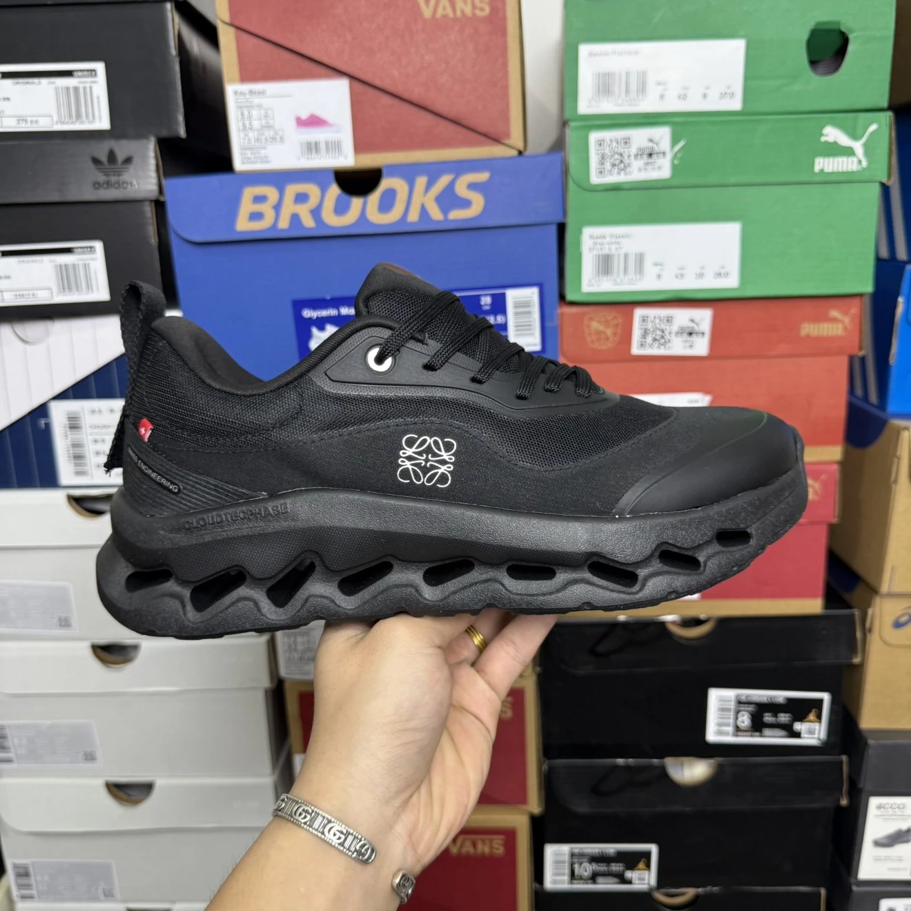 Foreign trade factory hollow midsole ultra light shoe body Cloud module technology On the running x LOEWE Luo Yiwei Cloudtilt 2.0 2.0 On co branded running shoes low top life casual shoes men and women's casual commuting shoes American retro trend black warrior