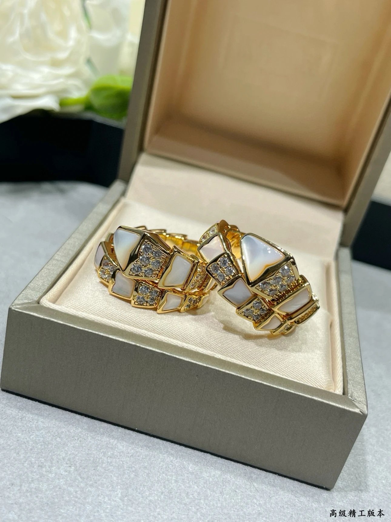 Counter-quality Bvlgari-style Premium Mother of Pearl Snake Ring, Solid V-Gold Material CNC Precision Engraving