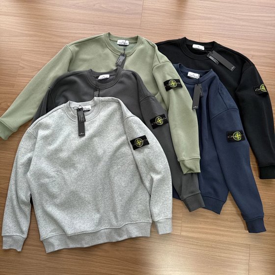 Crew neck sweater in padded, thick fabric