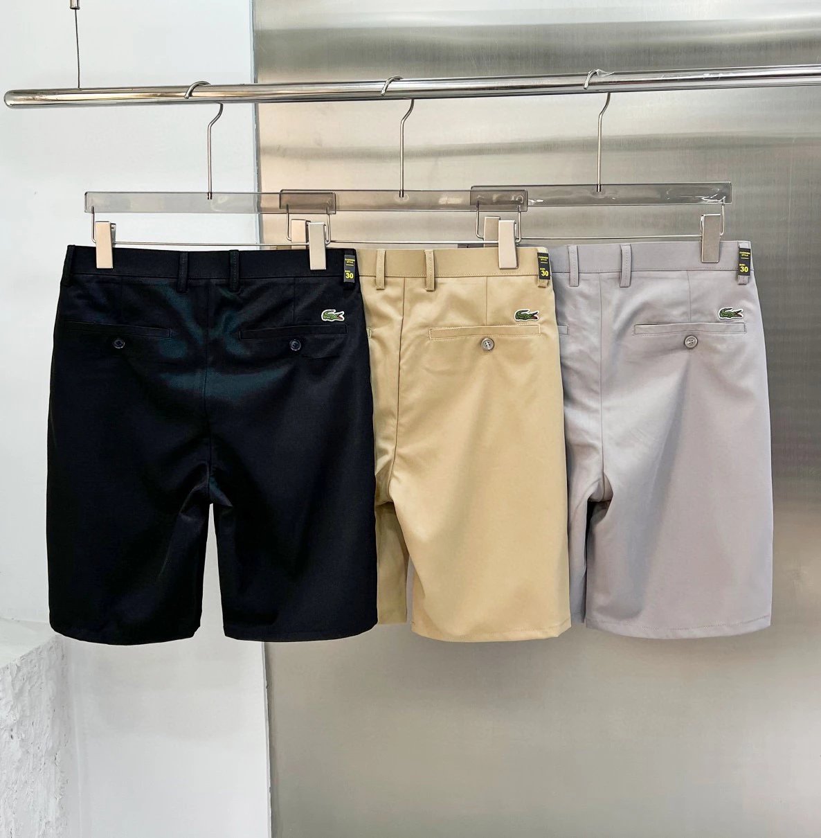 Three color men's casual shorts, classic embroidery men's casual shorts, fashionable suit shorts
