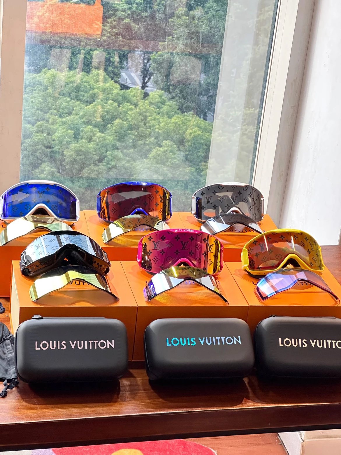 The new ski goggles combine sporty details with practical performance, making them suitable for mountain climbing wear