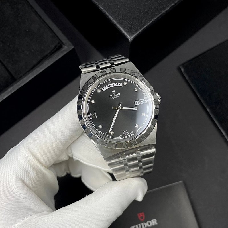 Watch from Three-legged