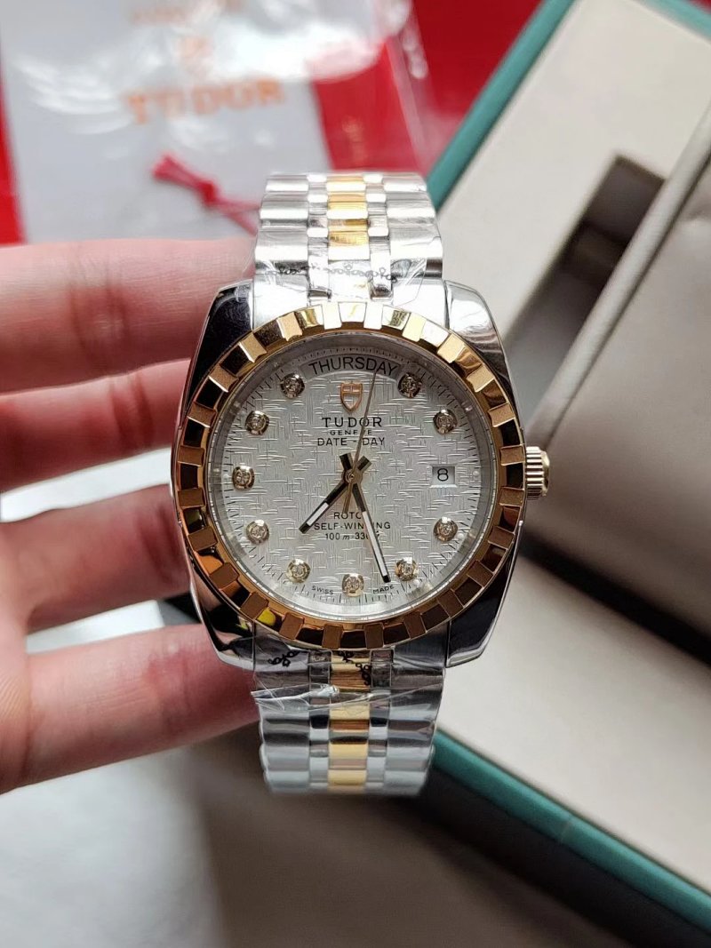 Watch from Three-legged
