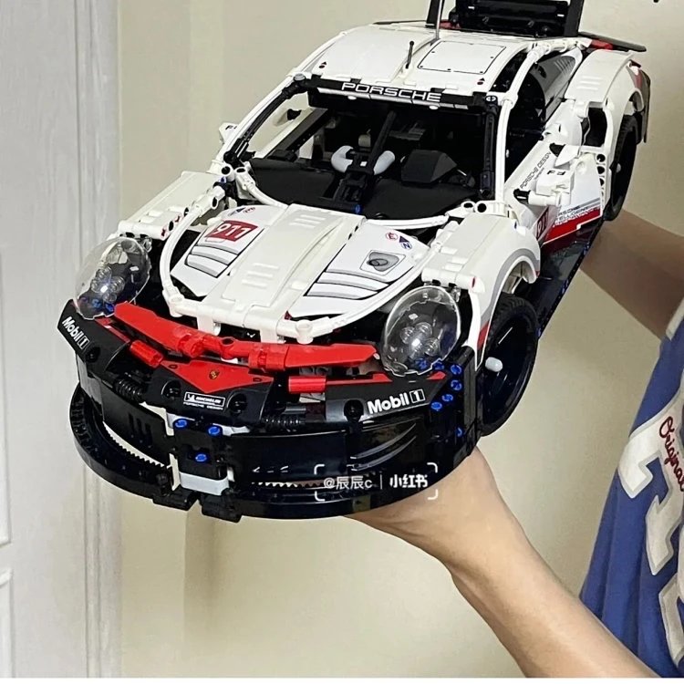 911