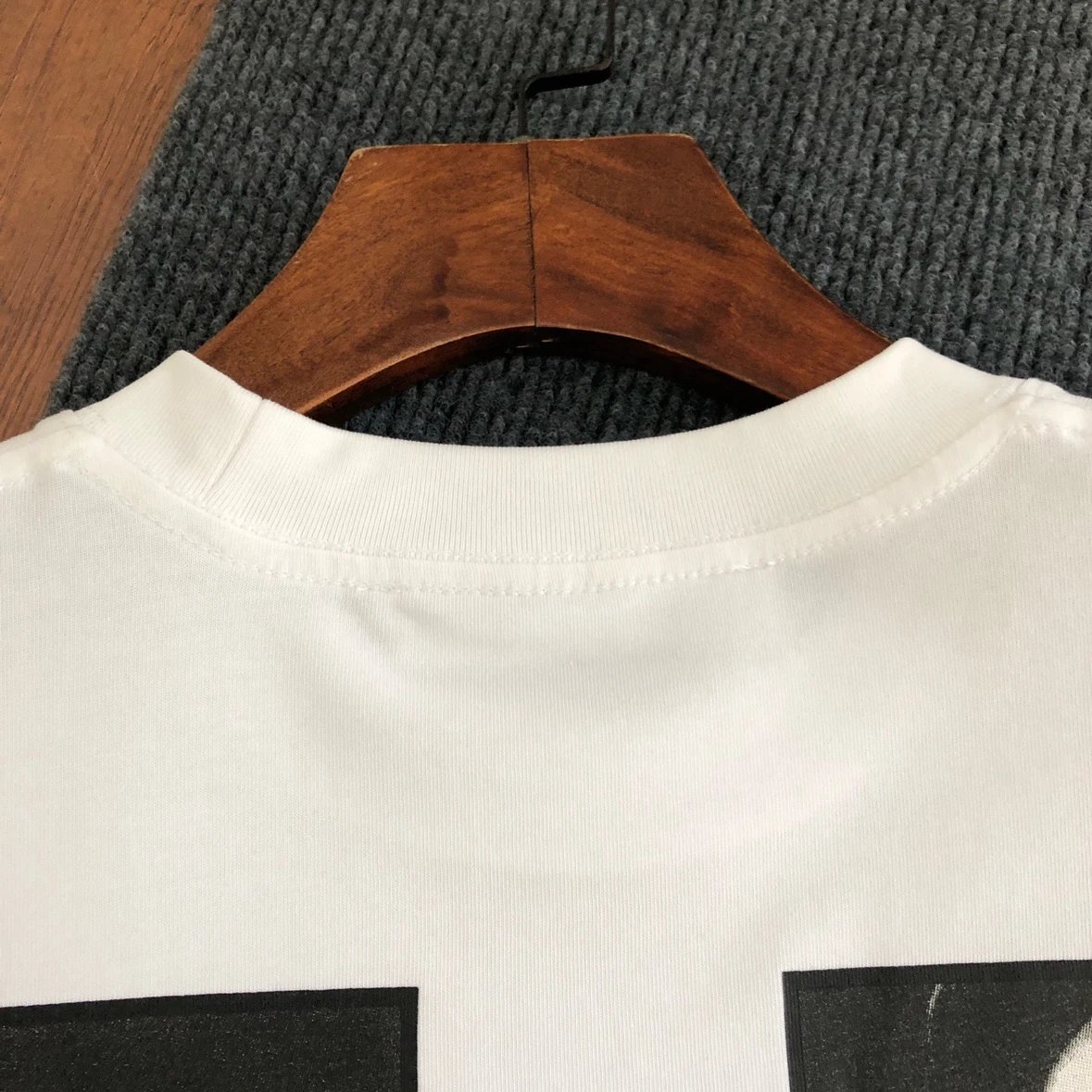 Adidas Graphic Tee foto 3
