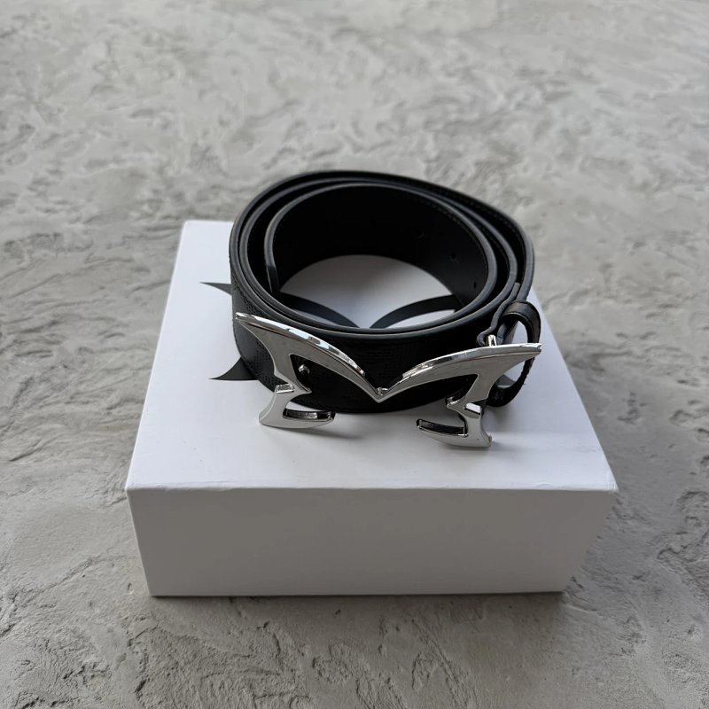 195¥ ME debossed belt