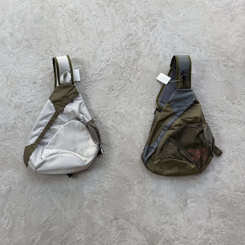 95¥ME sling bag