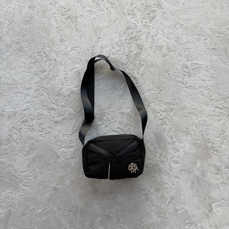 95¥ ME crossbody bag