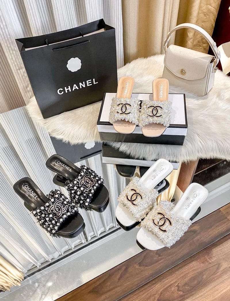 Chanel slides