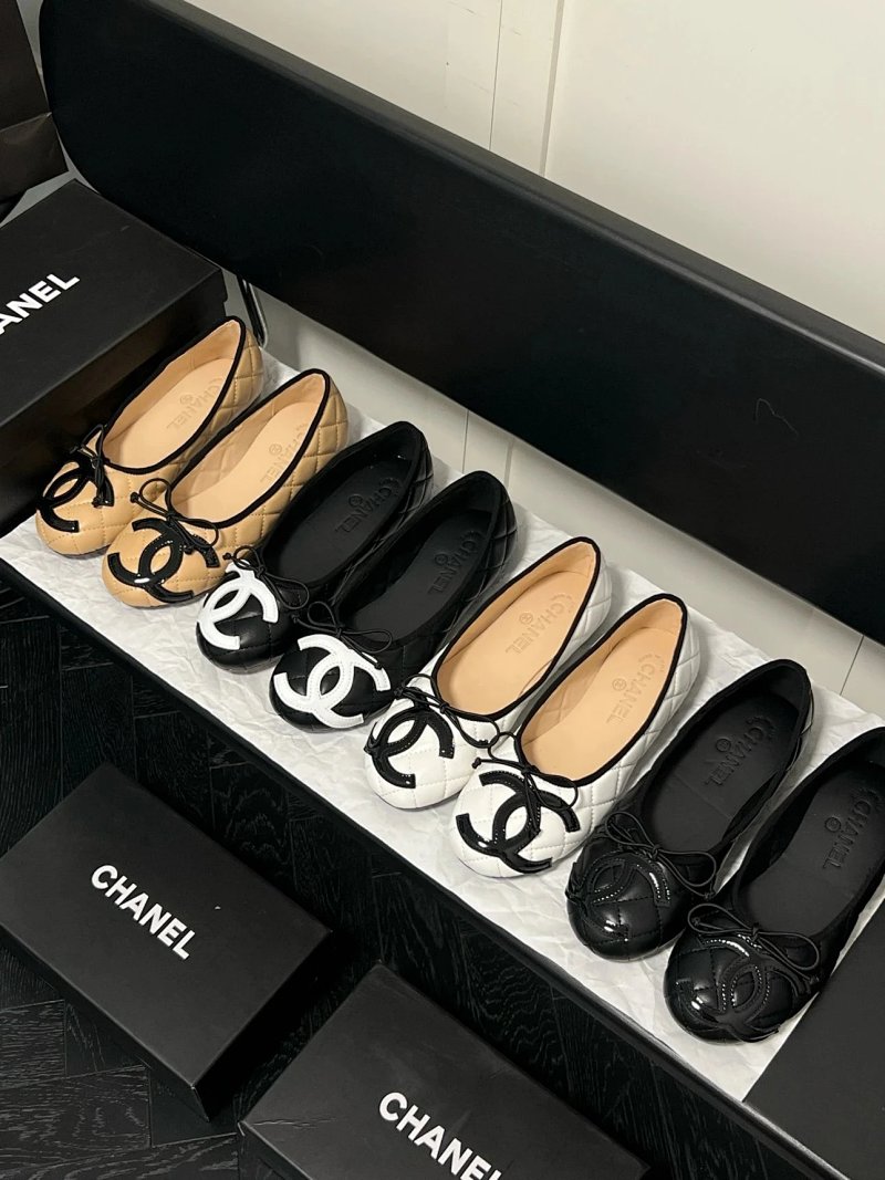 25 Chanel Vintage Logo
