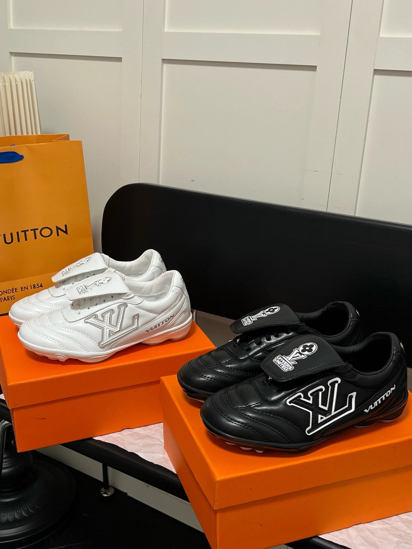 Louis Vuitton Loui Vuitto LV 25 Footprint
