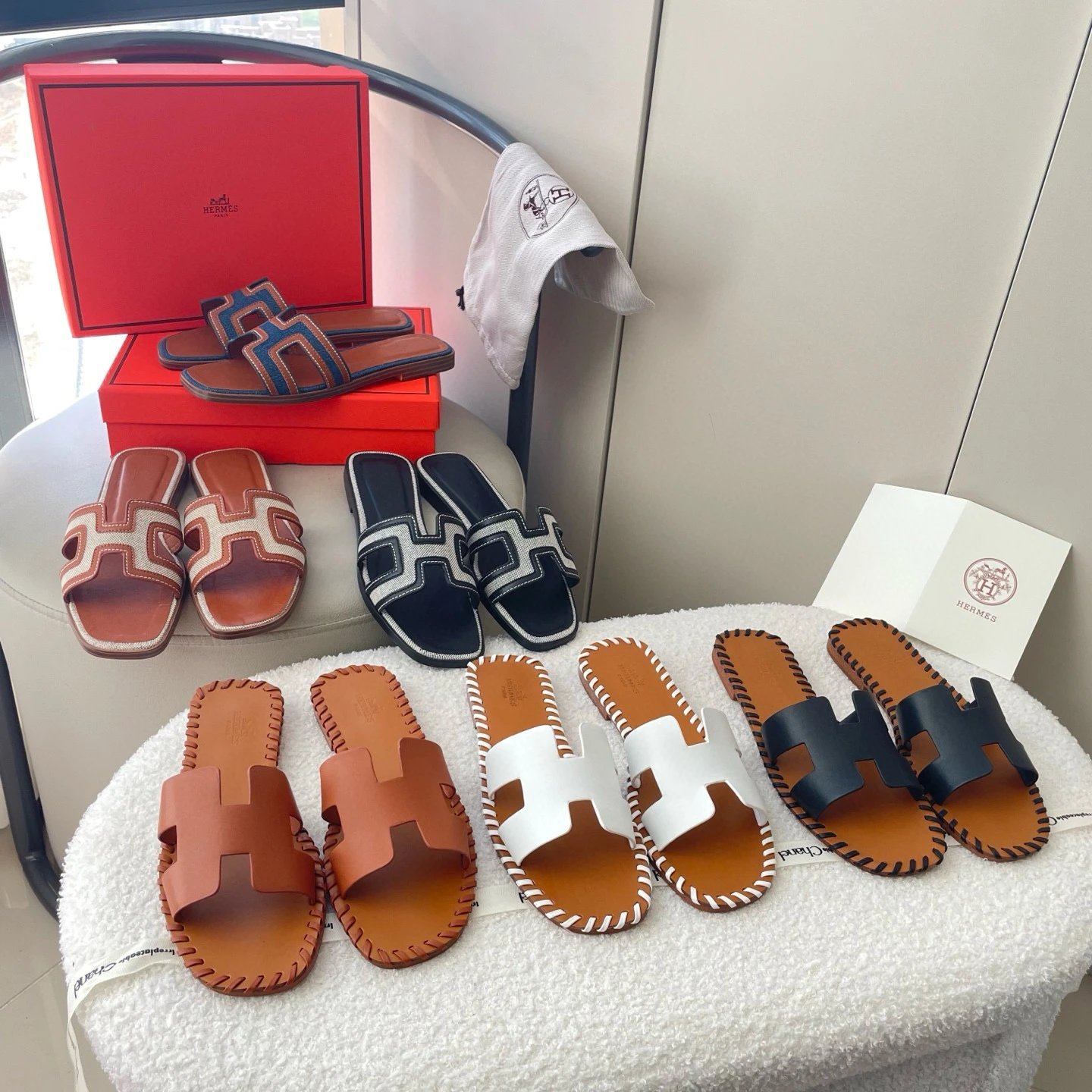 Hermès 2025 New Slippers for Women Summer Outdoor H Logo Flat Slides French Elegant Breeze Sandals Knitted Strap Slippers Genuine Leather Anti-Slip Flat Sandals Casual Vacation Travel One-Strap Slippers for Women, Soft Sole, Beach Slides