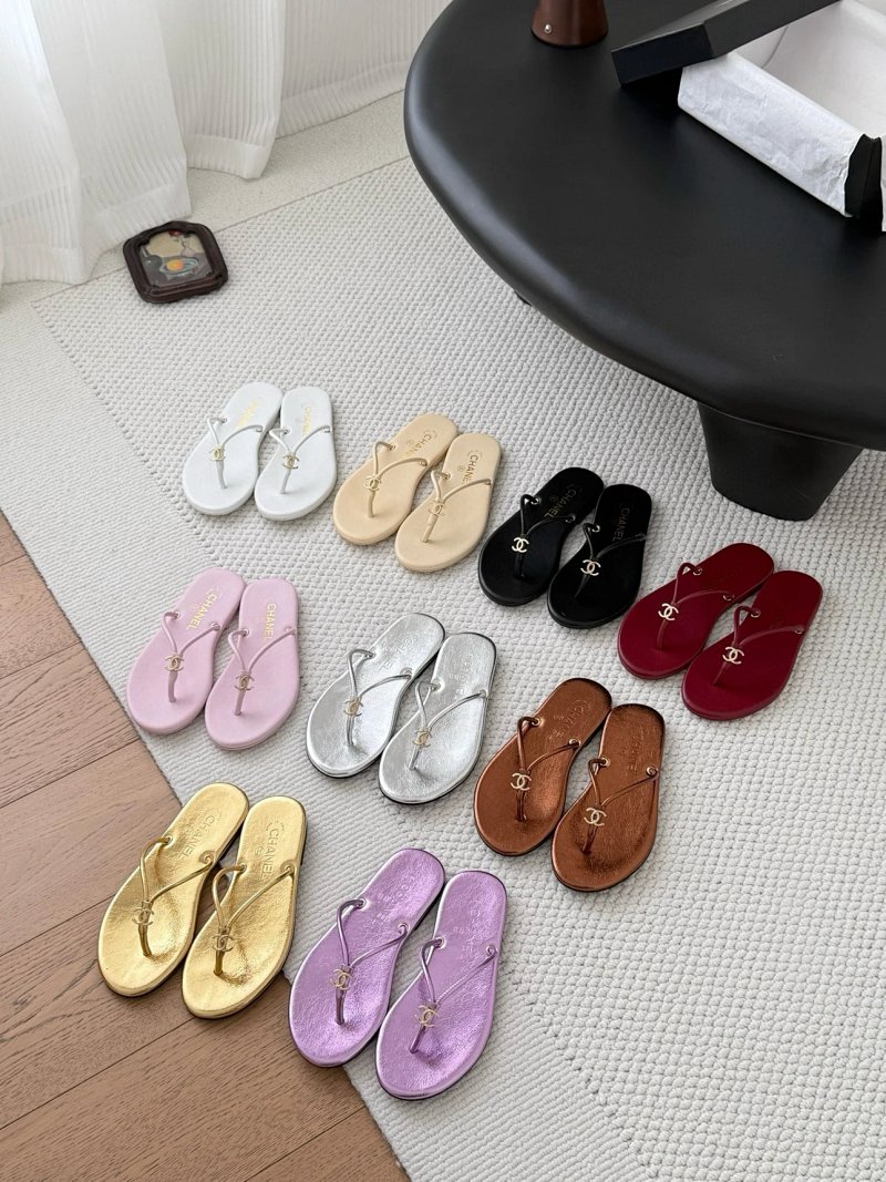Chanel slides