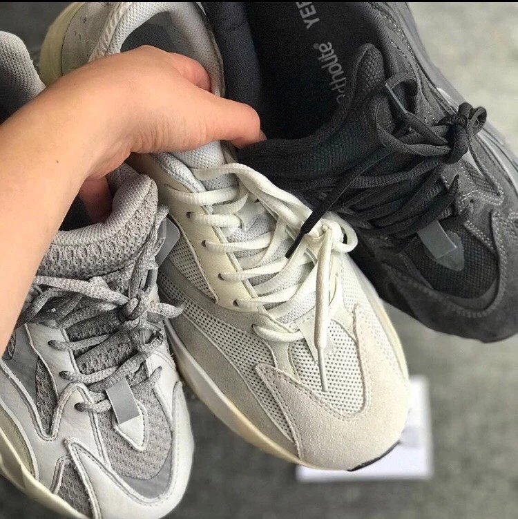 Adidas Yeezy 700 V2 Boost