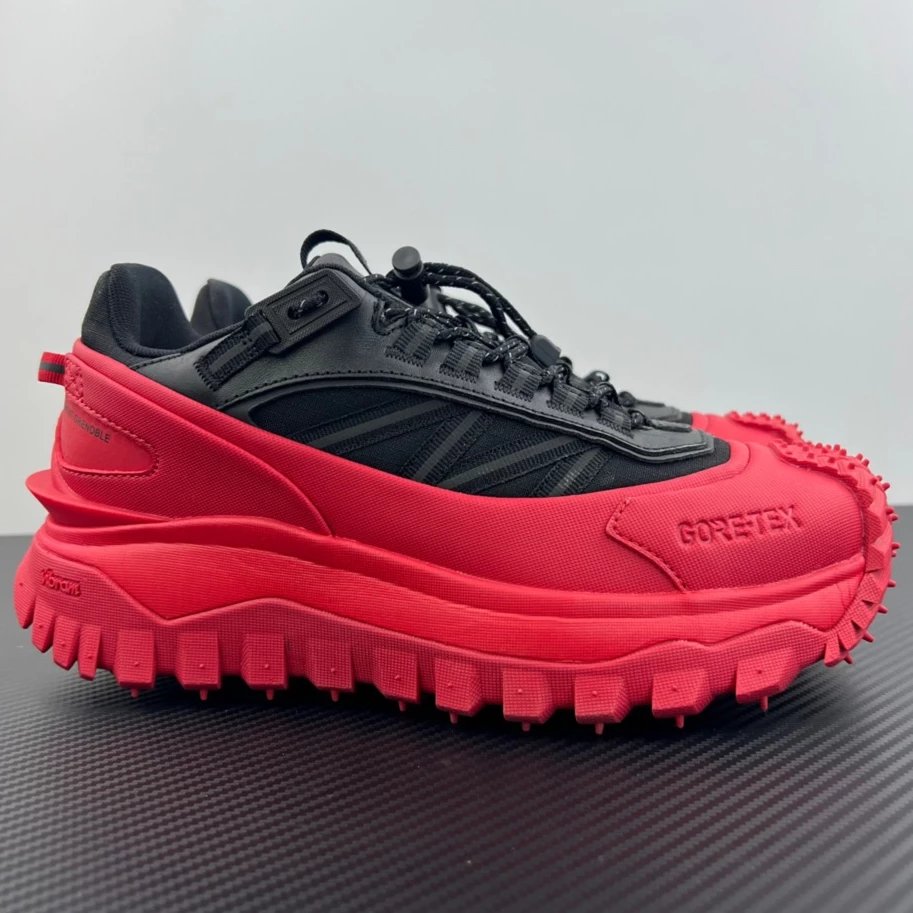 Moncler Sneakers Trailgrip GORE-TEX trail — Black and red
