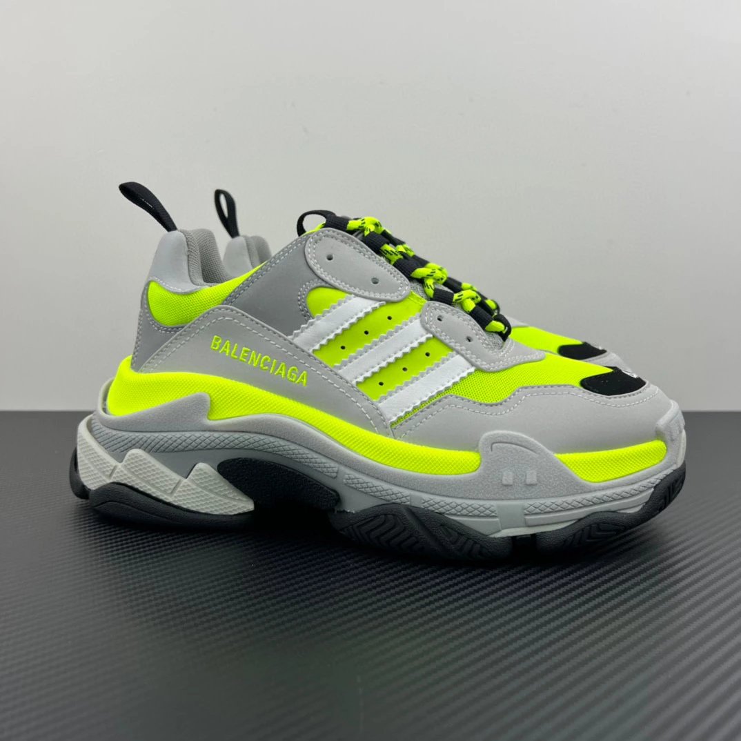 Balenciaga Sneakers Triple S Graffiti — AD joint gray green