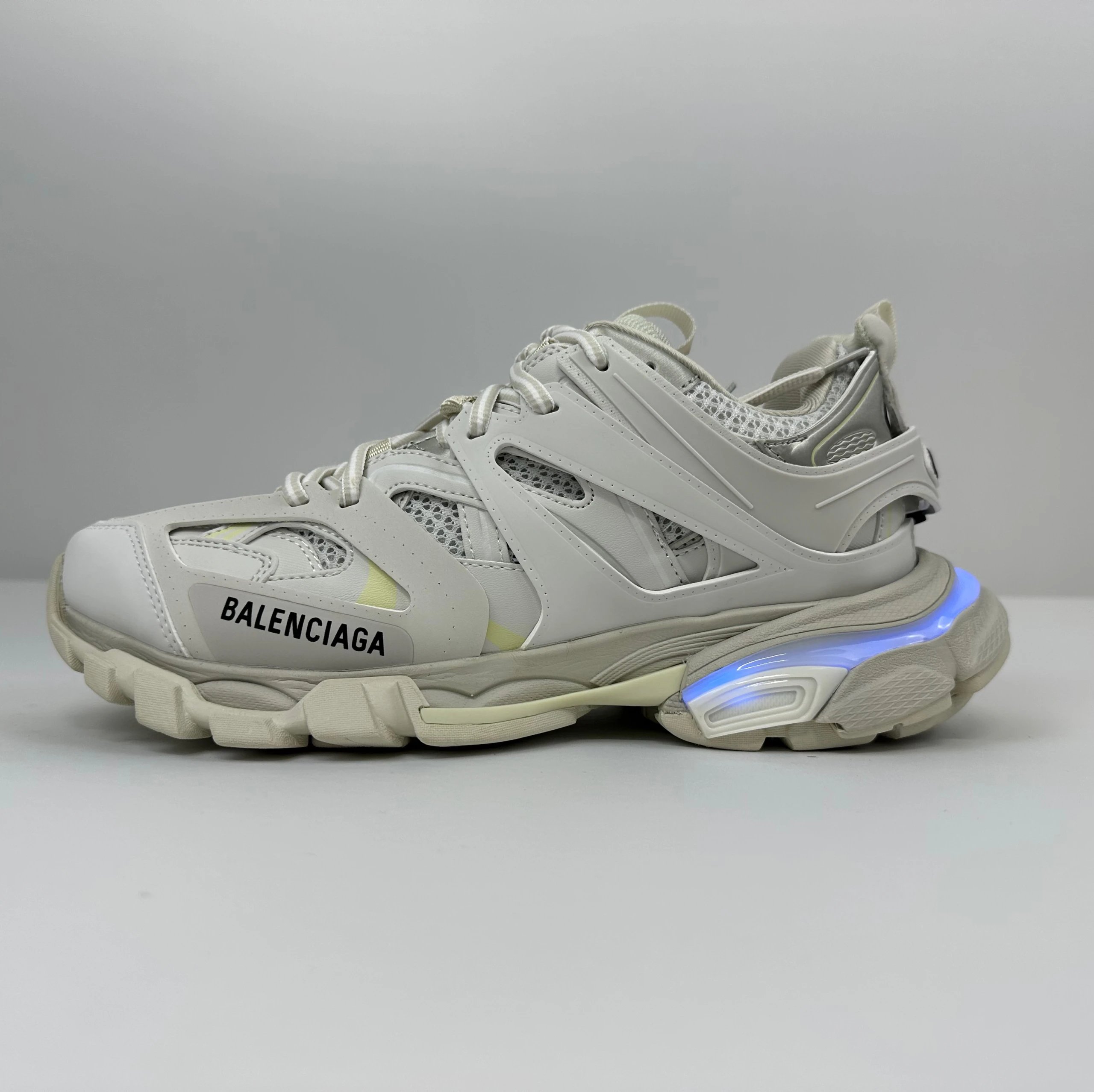 Balenciaga Sneakers Track LED — Grayish white
