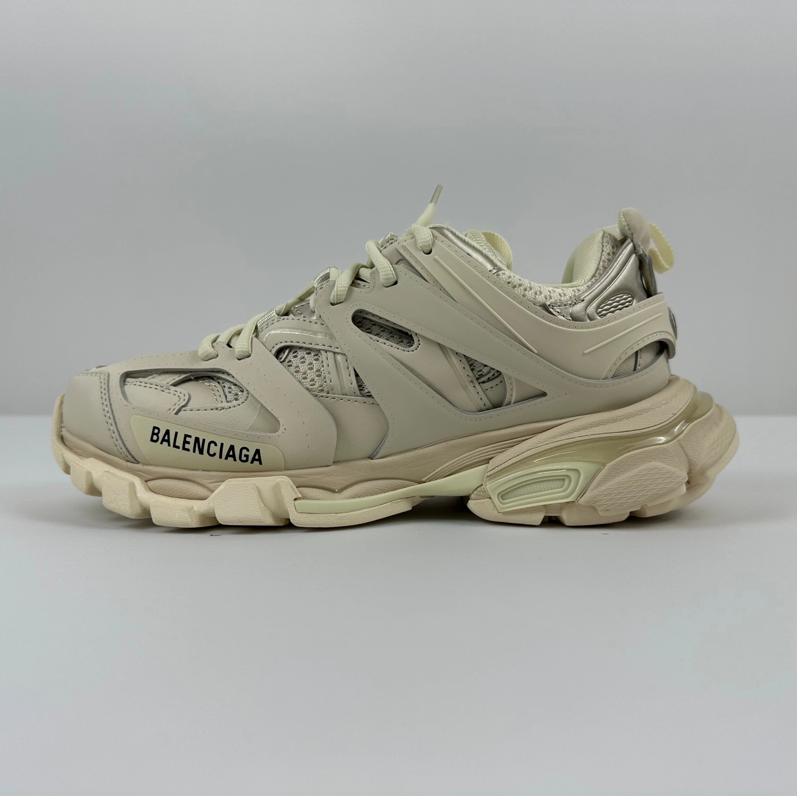 Balenciaga Sneakers Track 3.0 — Beige