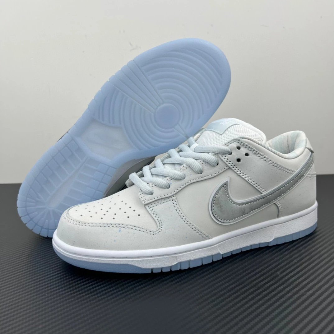 Nike Sneakers SB Dunk Low — SB Dunk White Lobster