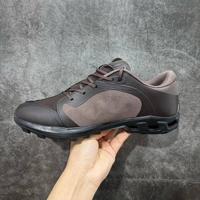 On Sneakers Cloudventure Peak product detail image 2