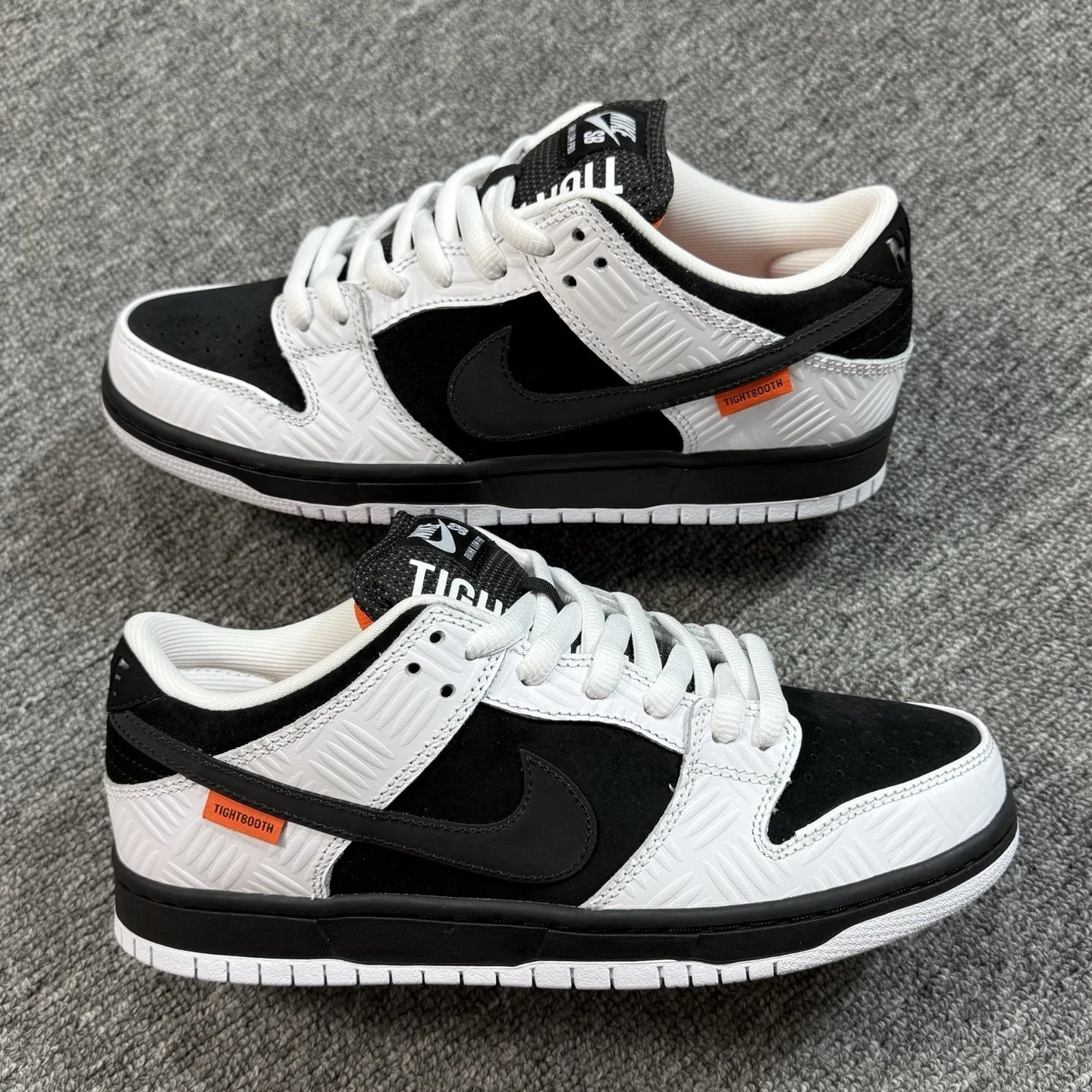 FD2629-100 Black and White