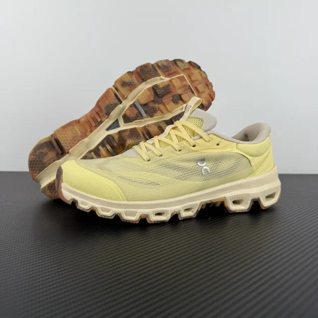 On Sneakers Cloudventure 2 product detail image 3