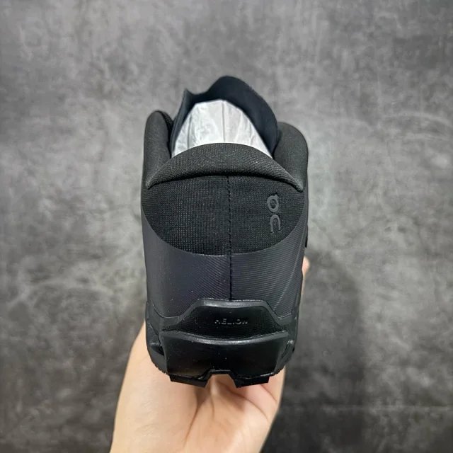 On Sneakers Cloudventure Peak product detail image 22