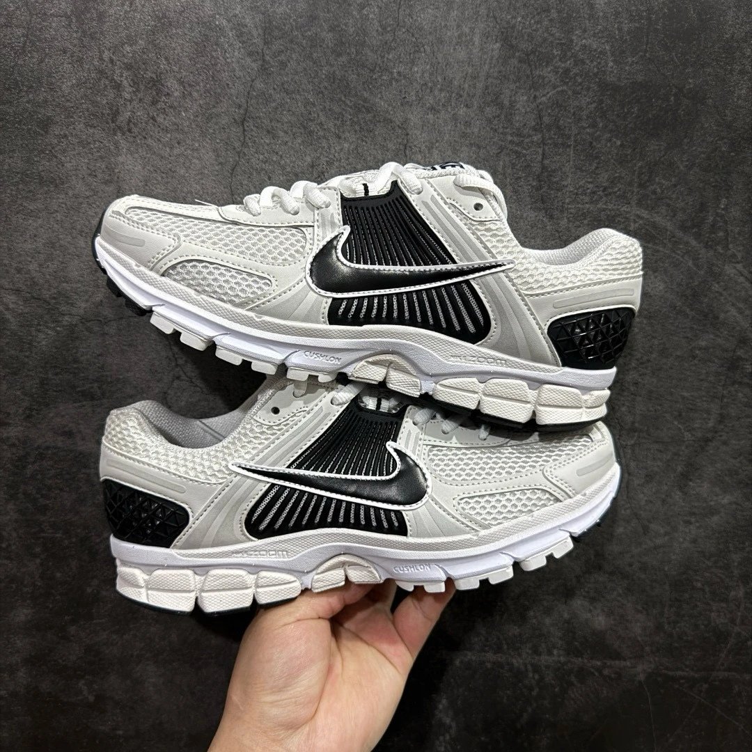 Nike Sneakers Zoom Vomero 5 — FB 9149-101 Black and white