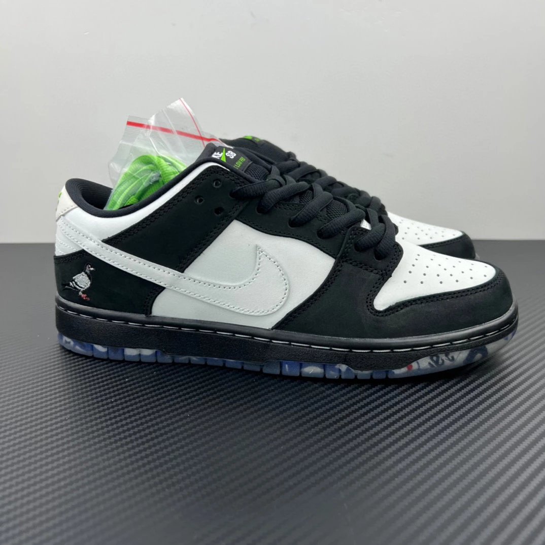 Nike Sneakers Dunk Low — Panda pigeon